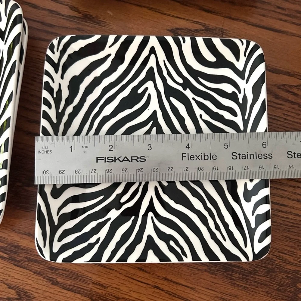 Set of 4 Zebra Plates Pier 1 Imports, 6” Excellent, Like New Condition.